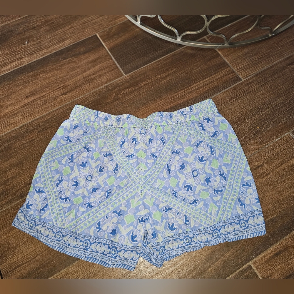 VINEYARD VINES SHORTS SZ LARGE